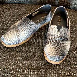 Women’s Toms black and white plaid sz 9.5